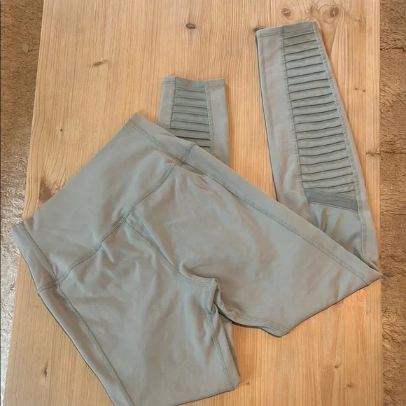 Women's alo moto Light Blue Leggings laurel - Picture 2 of 5